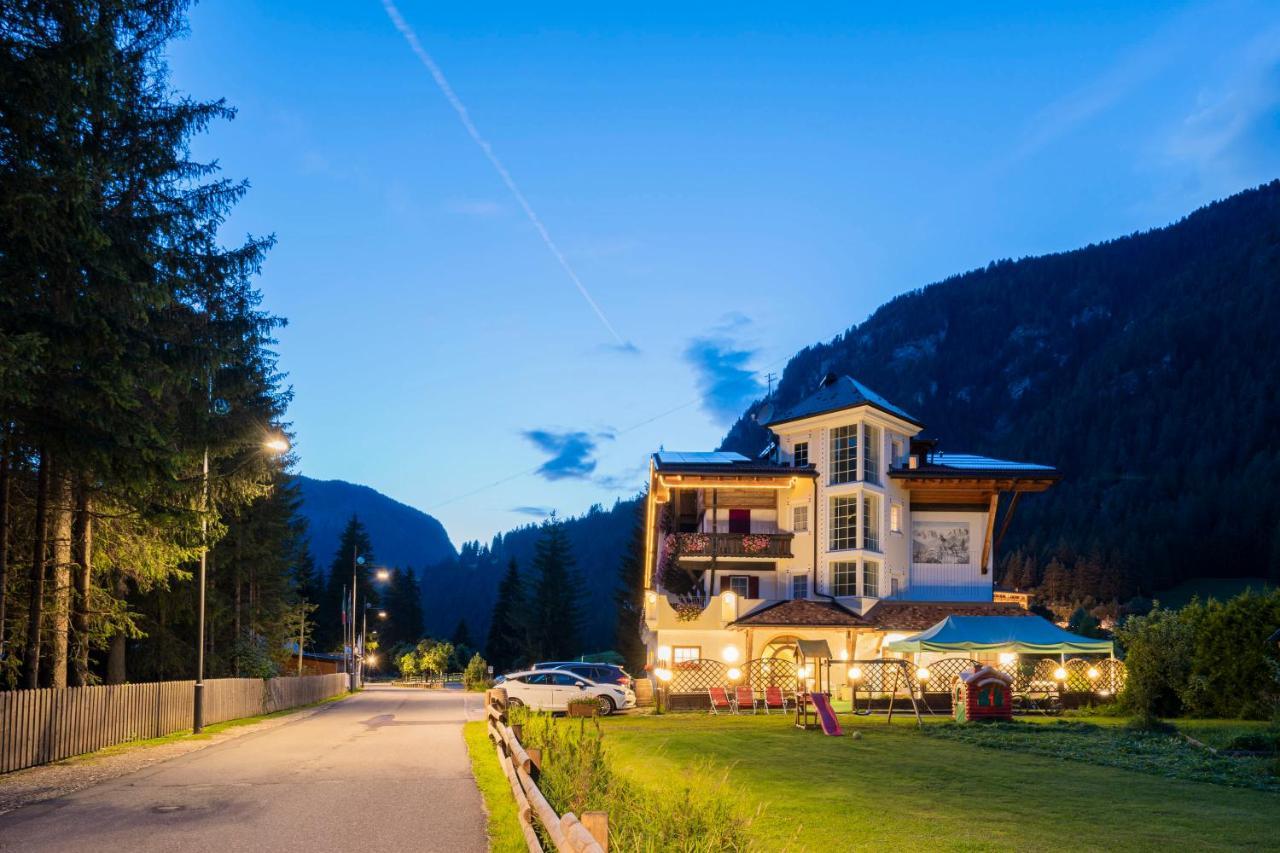 Chalet Pineta Relax Location Canazei Bagian luar foto