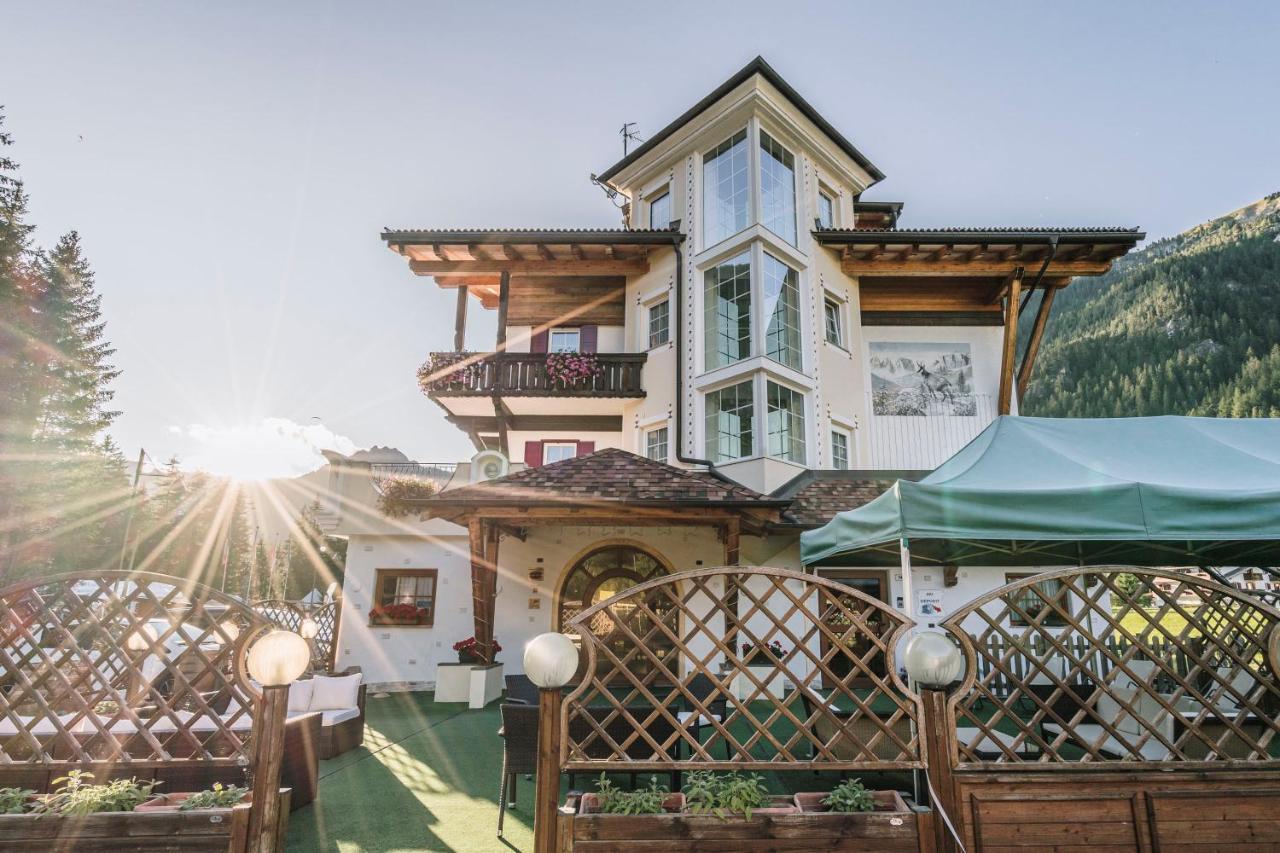 Chalet Pineta Relax Location Canazei Bagian luar foto