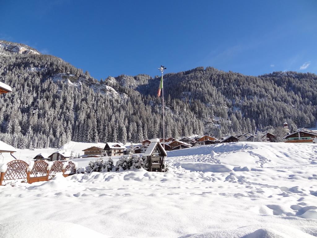 Chalet Pineta Relax Location Canazei Bagian luar foto