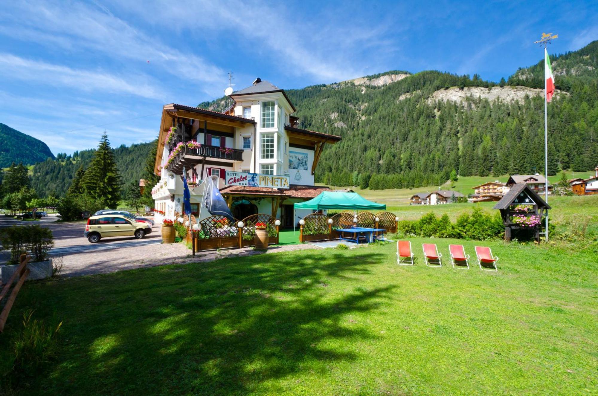 Chalet Pineta Relax Location Canazei Bagian luar foto
