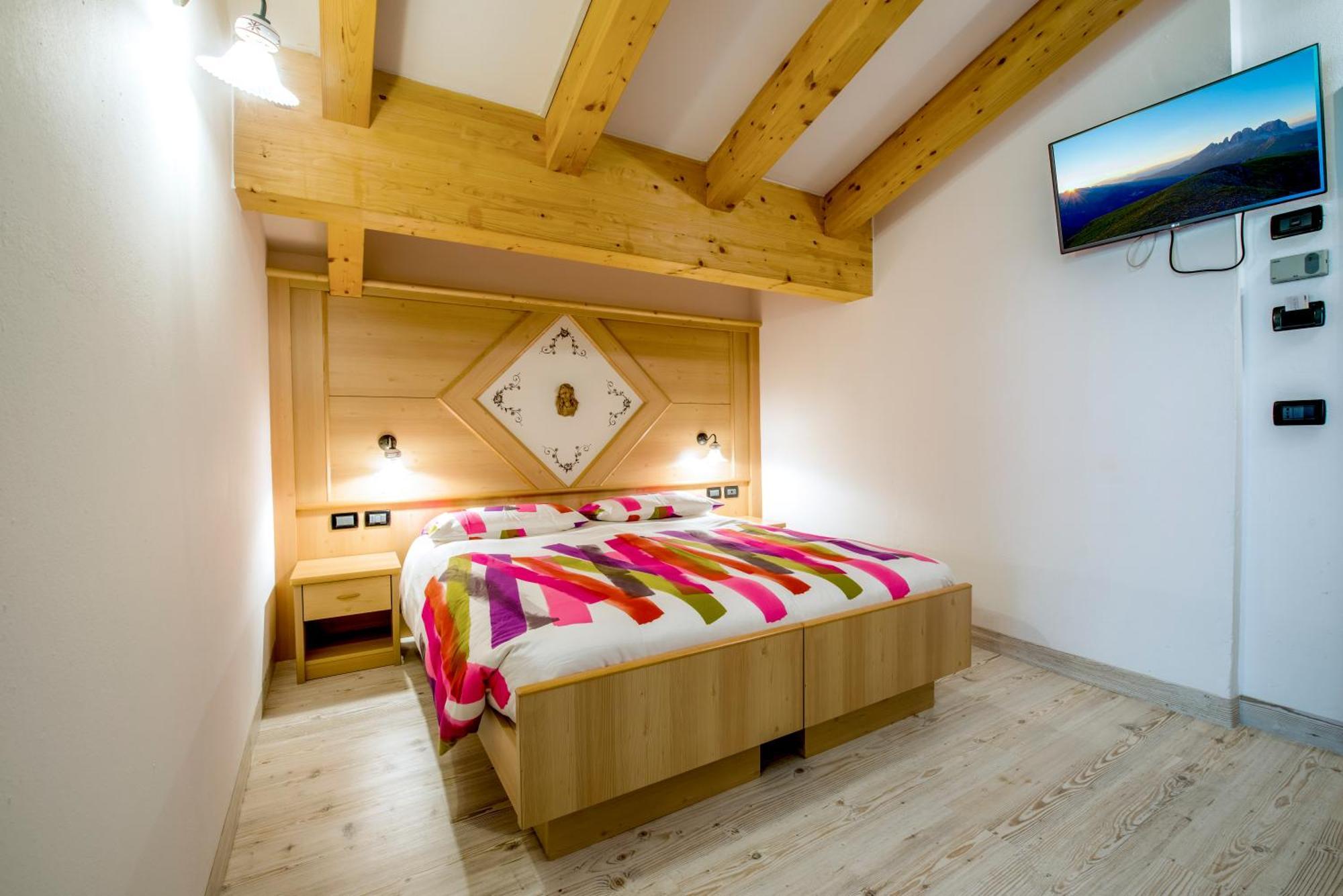 Chalet Pineta Relax Location Canazei Bagian luar foto