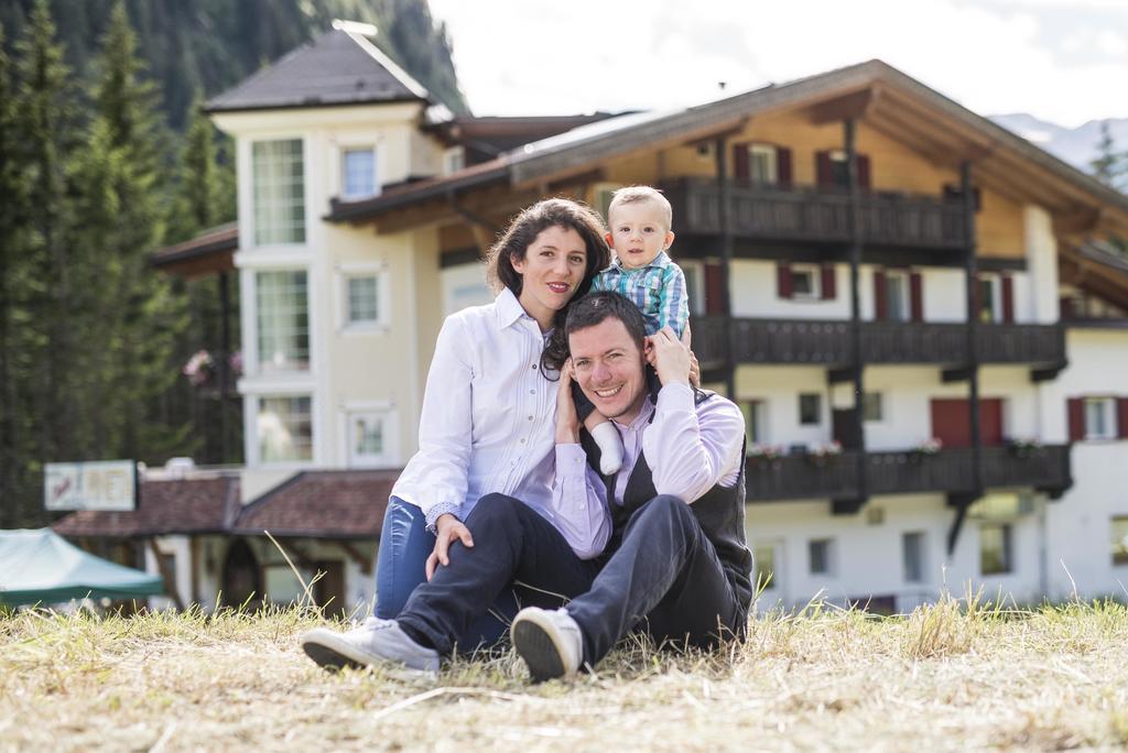 Chalet Pineta Relax Location Canazei Bagian luar foto